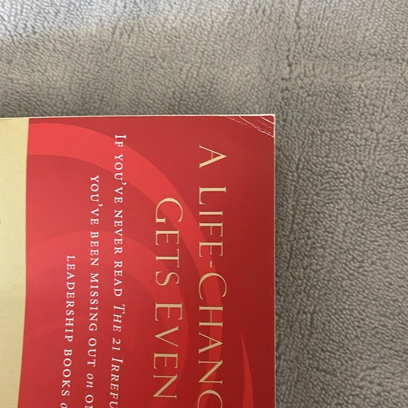 3/$30 The 21 Irrefutable laws of‎ leadership - Picture 5 of 6